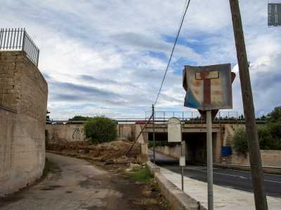 ...che ci porta sulla viabilit� di servizio all�altezza del cimitero di Torre a Mare. Da qui proseguiamo su una strada sterrata...